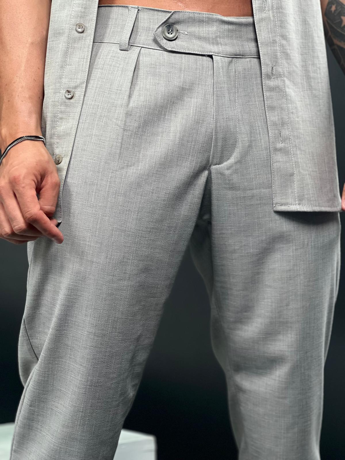 Max Mara elegant pants made from soft linen fabric in a straight cut.