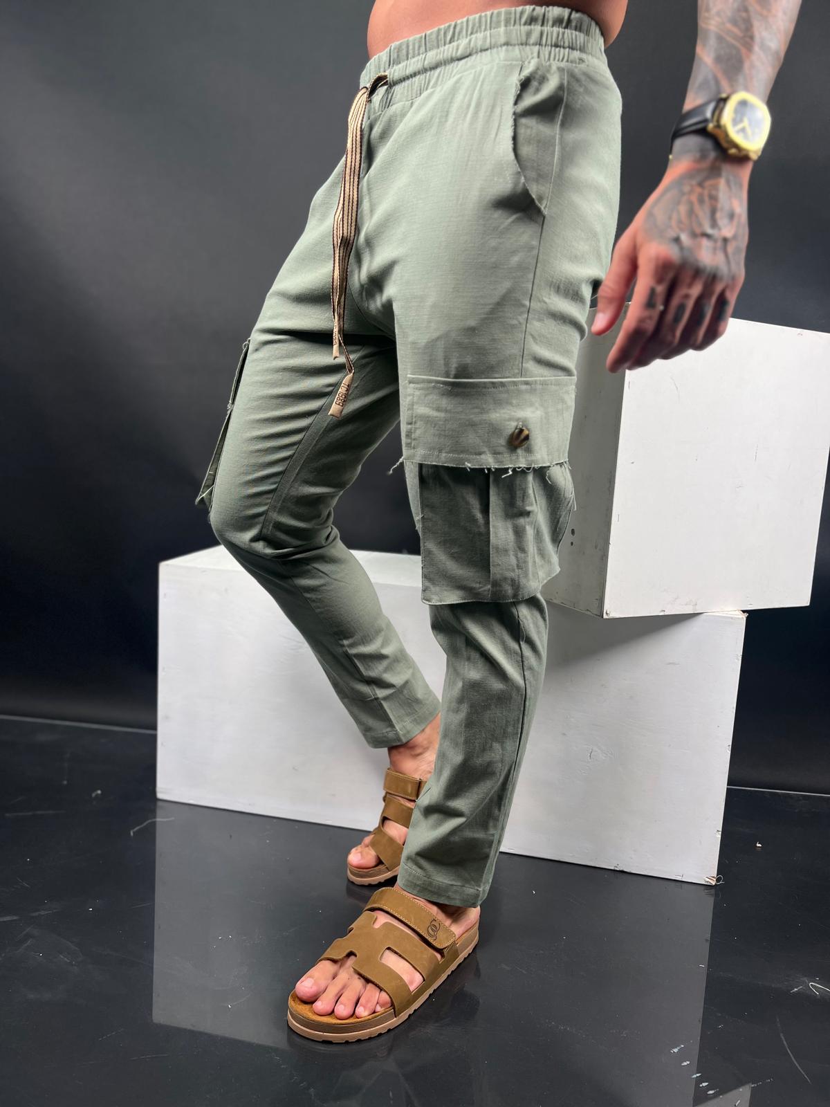 Linen Lycra cargo pants with a straight leg and a stylish drawstring.