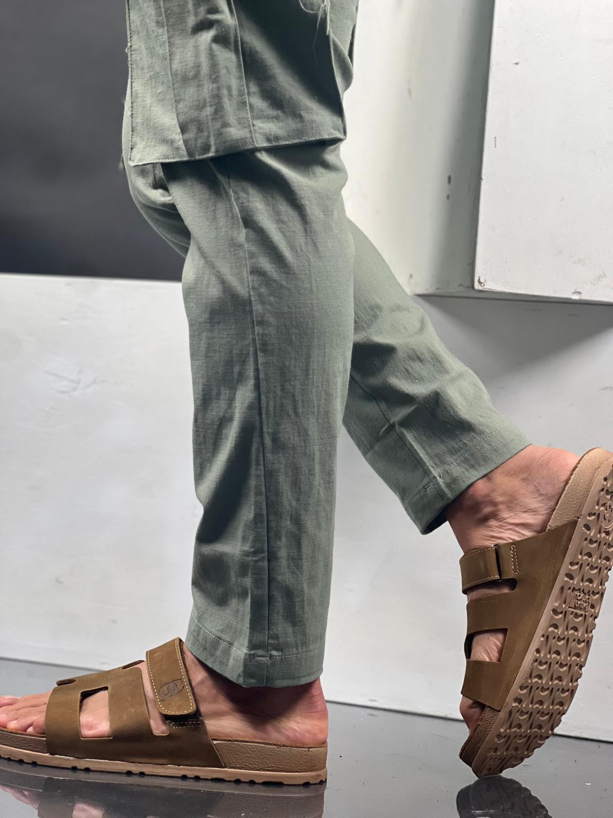 Linen Lycra cargo pants with a straight leg and a stylish drawstring.